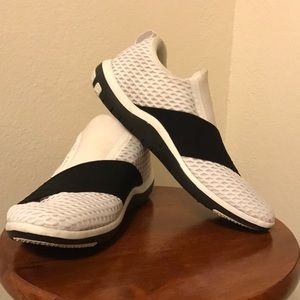Nike laceless shoes